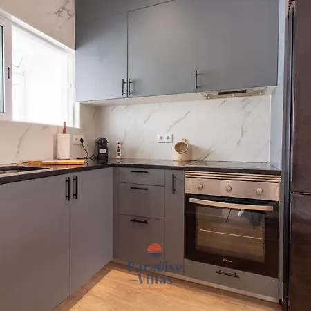 Modern 2-bed Apartment, Pool, Албуфейра
