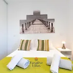 Lejlighed Modern 2-bed Apartment, Pool, *