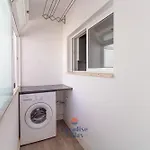 Modern 2-bed Apartment, Pool, Lejlighed Albufeira