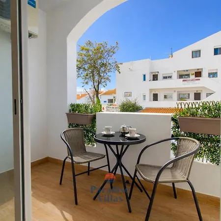 Modern 2-bed Apartment, Pool, Lejlighed