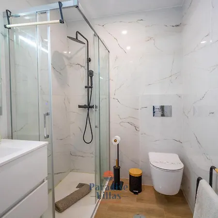 Διαμέρισμα Modern 2-bed Apartment, Pool, *