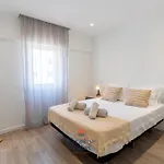 Modern 2-bed Apartment, Pool, *
