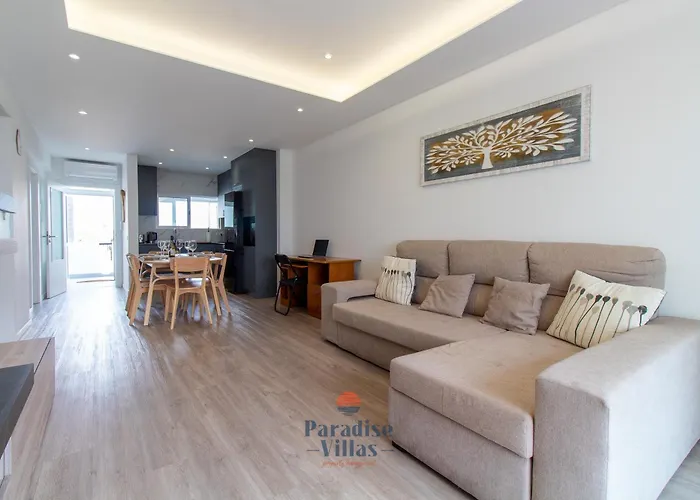 Apartment Modern 2-bed Apartment, Pool, Albufeira