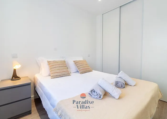 Modern 2-bed Apartment, Pool, Albufeira