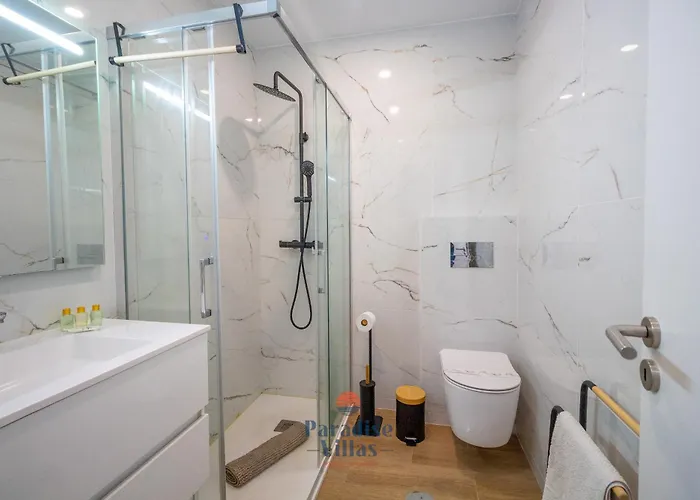 Apartment Modern 2-bed Apartment, Pool, *