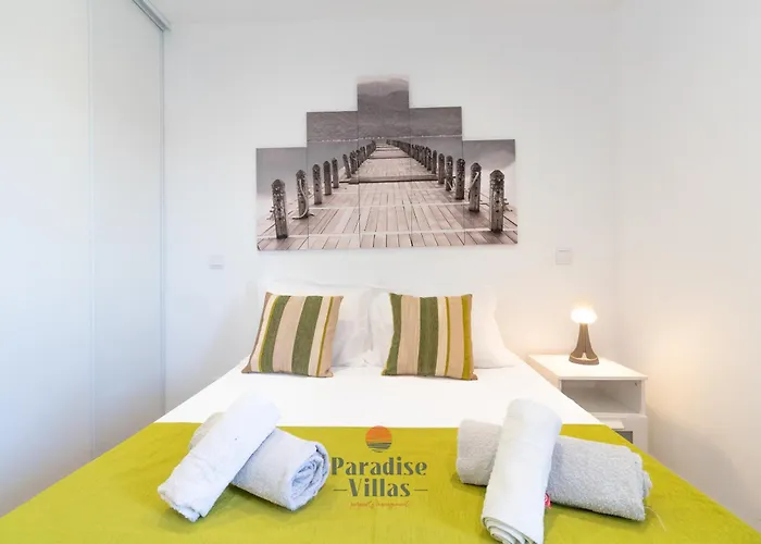 Apartment Modern 2-bed Apartment, Pool, *