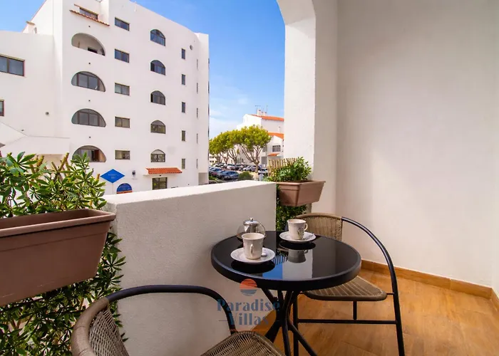 Modern 2-bed Apartment, Pool, *